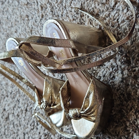 Eugenia Molina Metallic plataform chucky heels size 6 - Picture 4 of 9